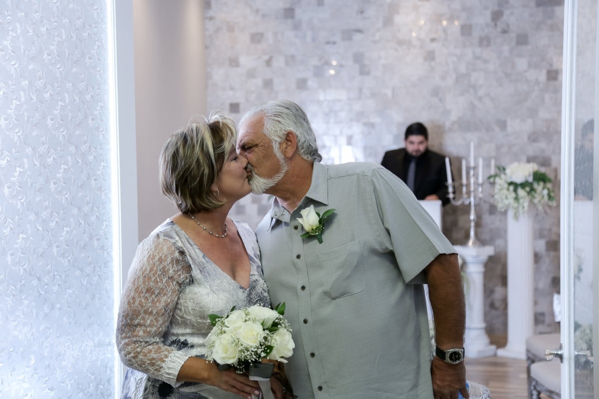 Las Vegas Wedding Picture Gallery Lucky Little Chapel Wedding Chapel Reviews Las Vegas