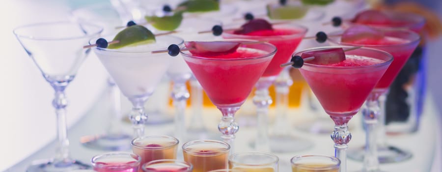 7 creative ways to serve drinks at your next event