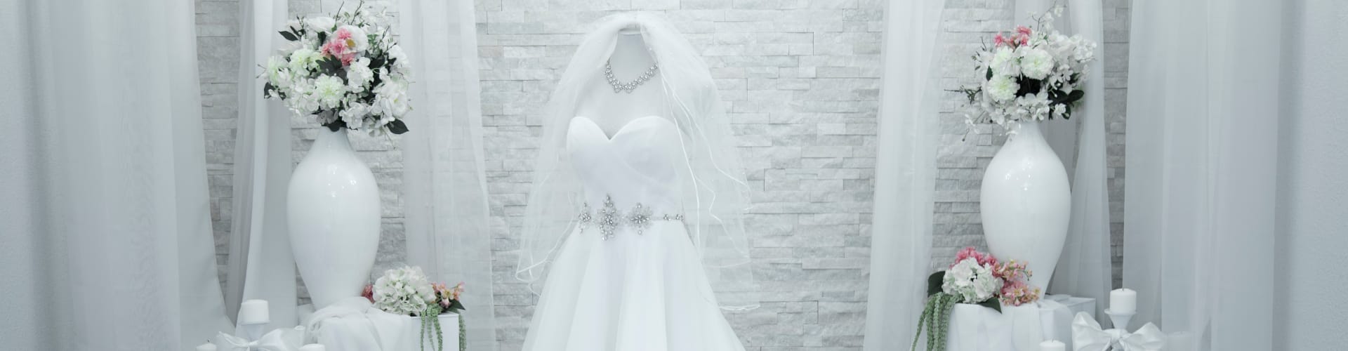 Lucky Little Chapel - Wedding Dress Rental Las Vegas