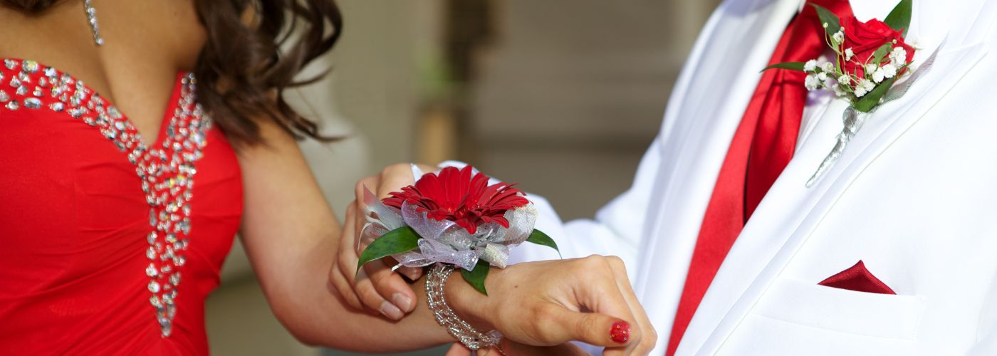 What Is A Wedding Corsage & Boutonnière