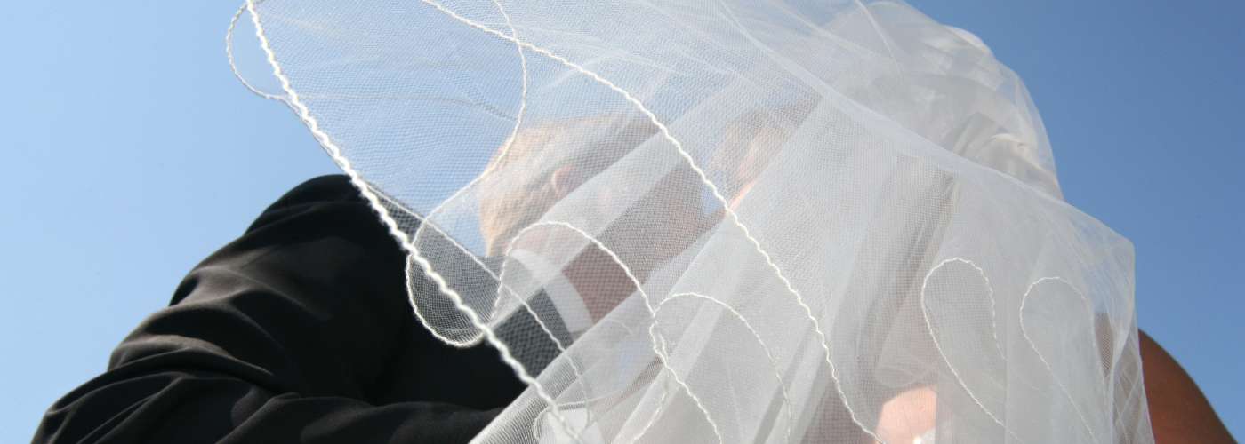 How To Wear A Wedding Veil